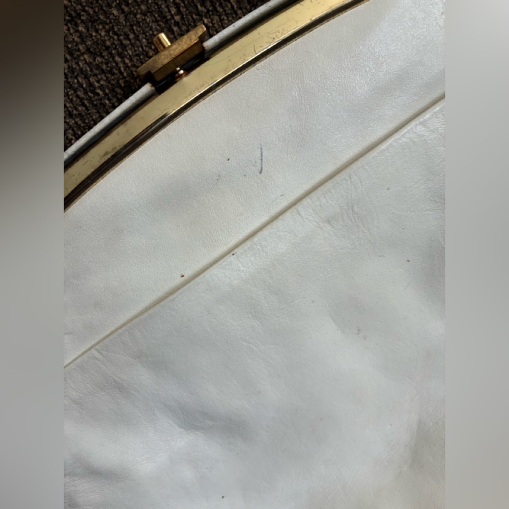White Minimalist handbag with Soft Texture vintage white gold - Picture 5 of 8